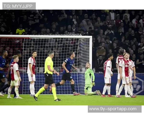 三位球星在欧冠客场对阿贾克斯上演帽子戏法的精彩瞬间